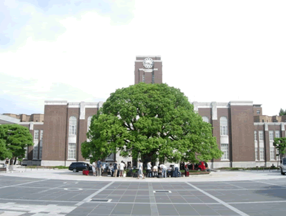 京都大学百周年時計台記念館全景 京都大学百周年時計台記念館全景